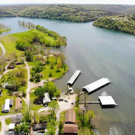 Lakeside Retreat - Romantic Cabin - Resort Pool, Dock, Fire Pit! Forsyth Exterior photo