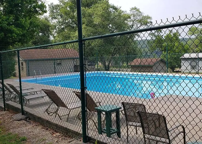 Lakeside Retreat - Romantic Cabin - Resort Pool, Dock, Fire Pit!