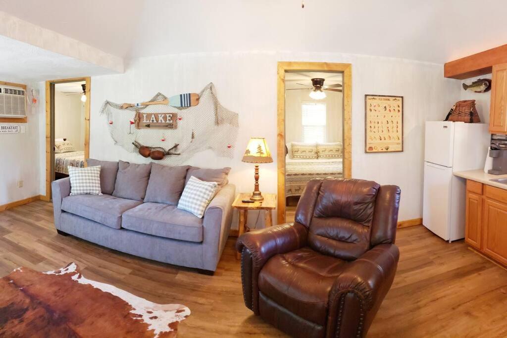 Lakeside Retreat - Romantic - Pool, Dock, Fire Pit! * Forsyth